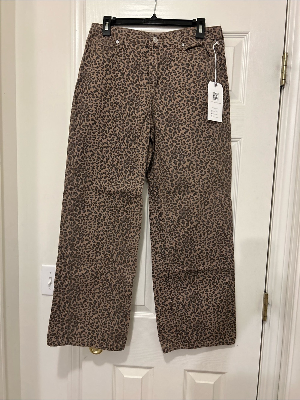 NWT!  Cali 1850 leopard denim